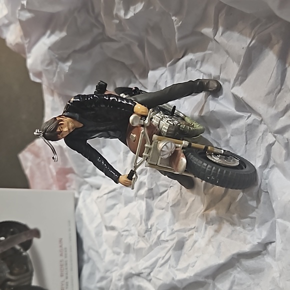 Hallmark Ornament- Daryl Rides Again 2018 - Picture 4 of 4